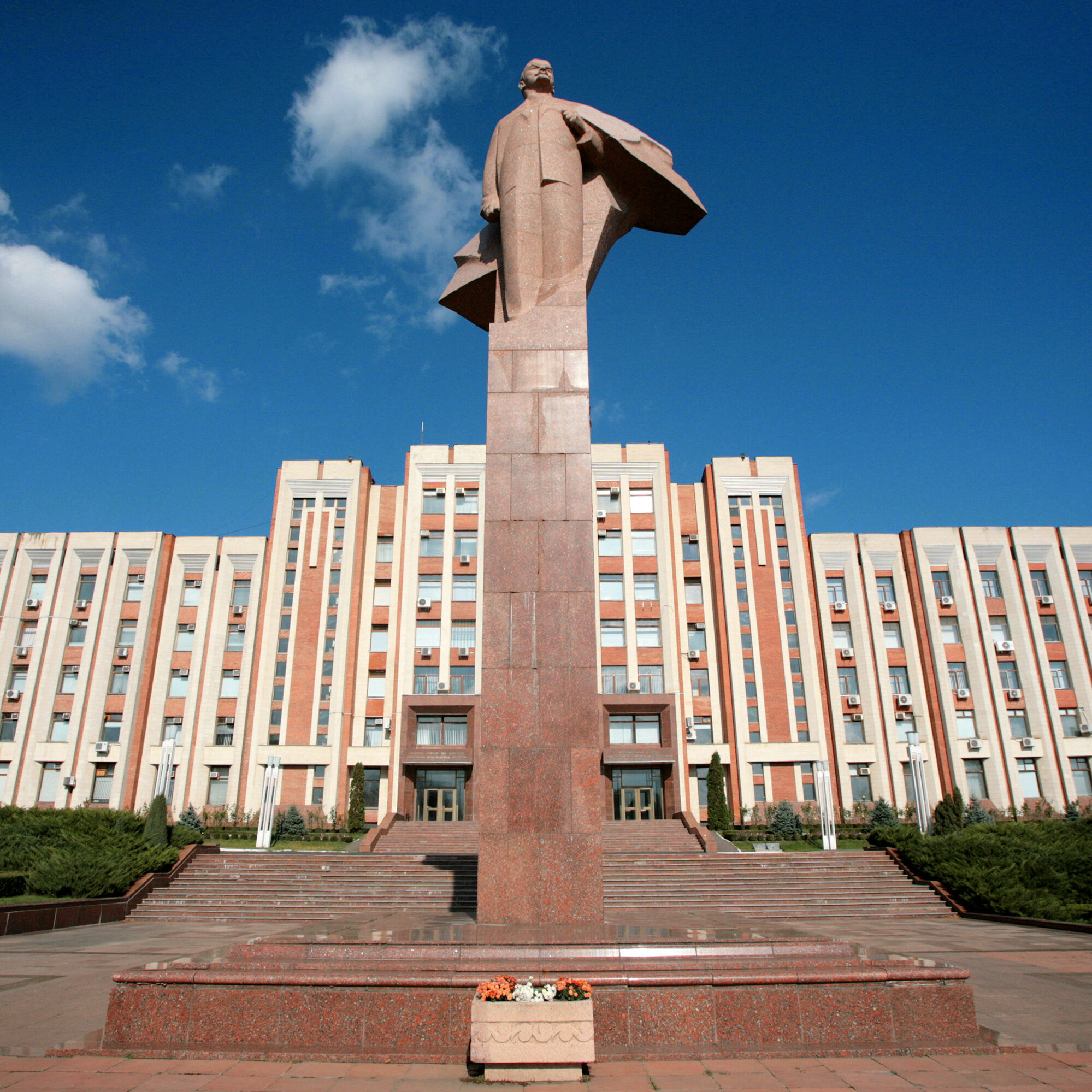 Transnistrian Region of Moldova, Lenin statue